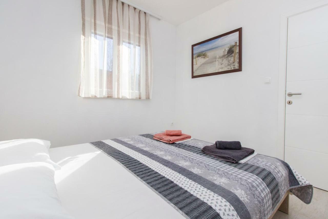 Apartmani Gabriella Vodice Kamer foto